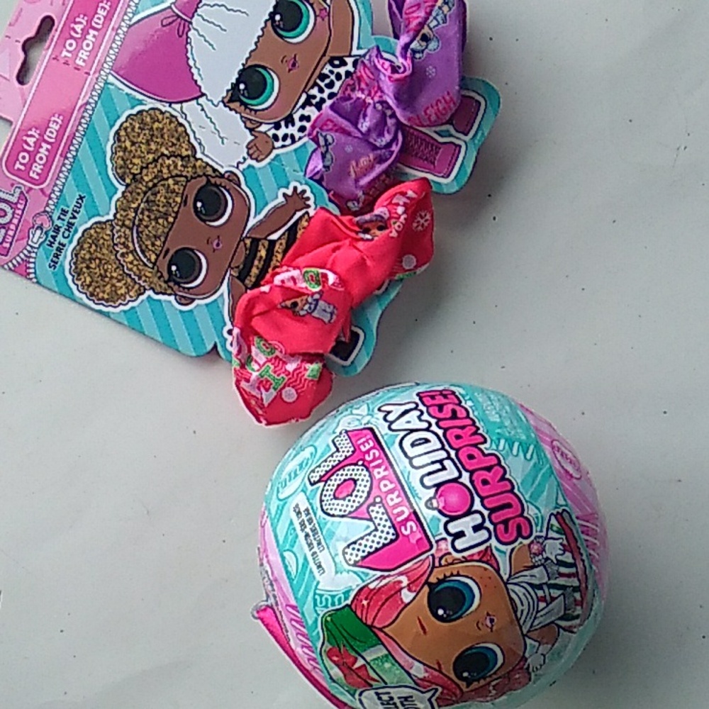 NWT LOL Surprise! Christmas holiday ornament with 6 surprises and scrunchies